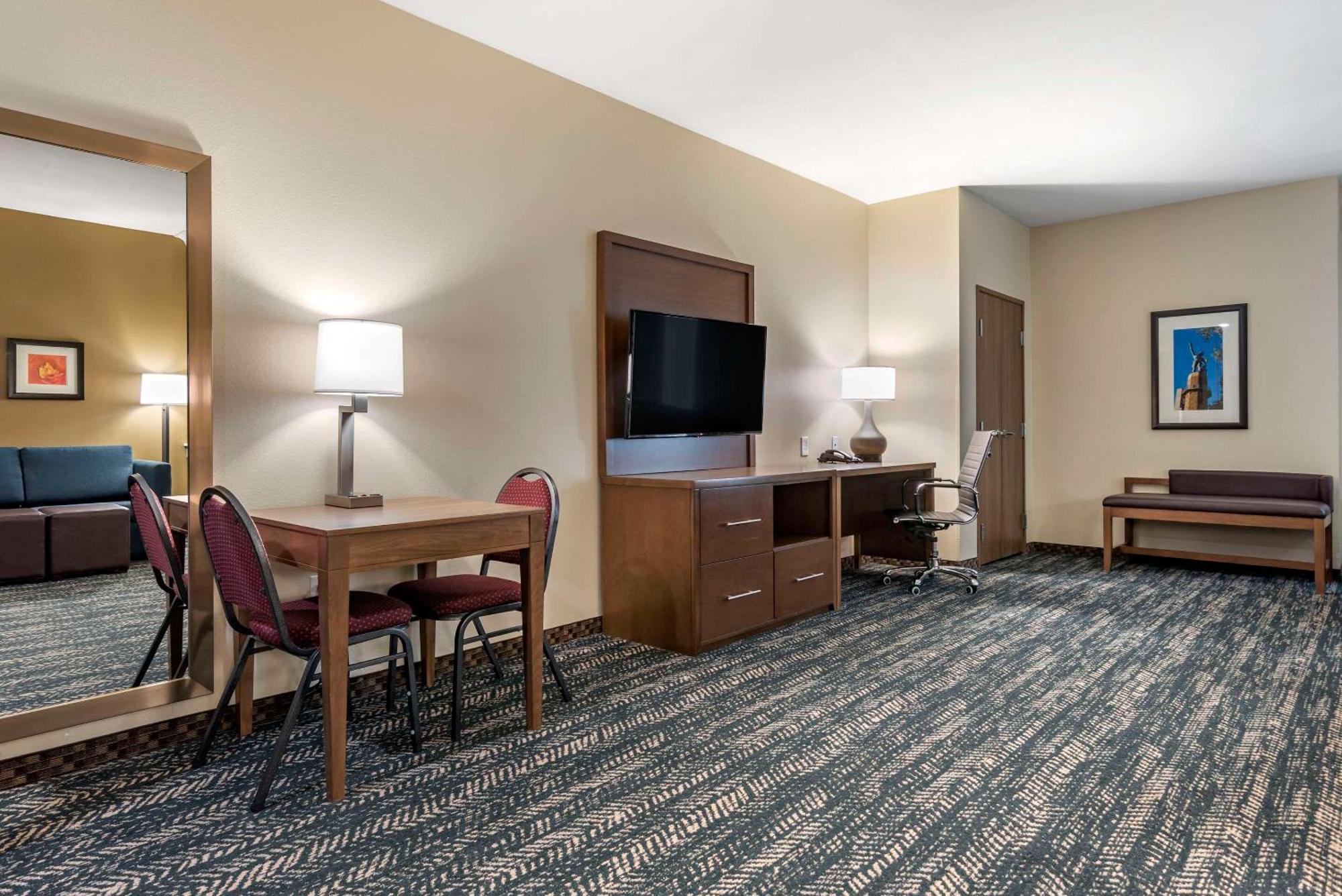 טסקלוסה Comfort Inn & Suites Downtown Near University מראה חיצוני תמונה